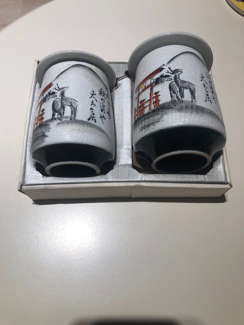 由 meganhuang42005 (刊登 ID 1378719903，圖片 2) 提交，位於 台北市 (Taipei) 的 全新日本製有蓋手工繪製夫妻對茶杯 (類別：茶具配件)，說明：日本製有蓋夫妻對茶杯，日本旅遊帶回，無紙盒已經壓壞，全新無使用過，非常精美細緻的夫妻對杯，一大一小手工繪製～值得珍藏。