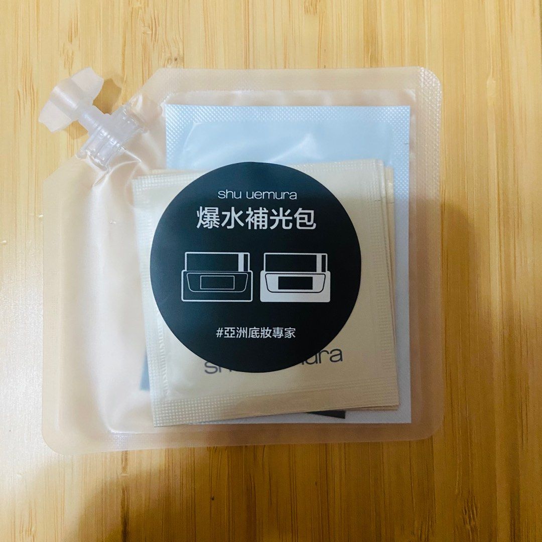 由 zakka_shop (刊登 ID 1378559576，圖片 1) 提交，位於 台北市 (Taipei) 的 植村秀 爆水補光包 (類別：化妝品)，說明：全新 內含粉底液、無極限養肌彈嫩霜 可議。