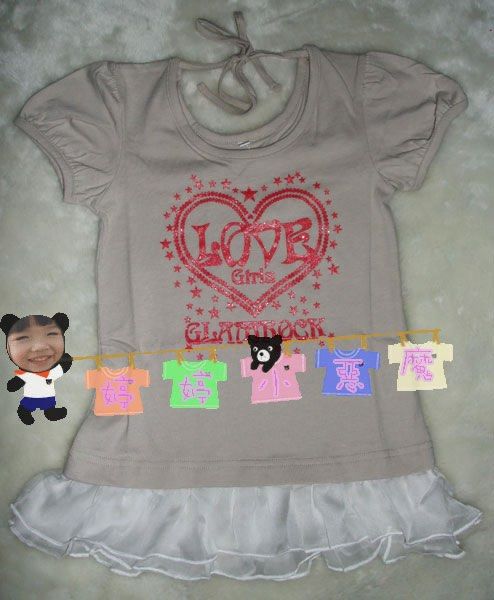 由 2ndbabysuitandnew (刊登 ID 1378563009，圖片 1) 提交，位於 彰化縣 (Changhua) 的 日系 氣質 甜美 洋裝👗 (類別：嬰兒及兒童流行時尚)，說明：注意⚠️各尺寸僅剩一件，要買要快‼️ 這件燕麥色洋裝，正面印上[Love Girls]粉紅亮片字樣，以及下擺白色裙底，顯得整件洋裝在女童身上甜美爆表❗️棉料柔軟舒適不刺激 尺寸：90cm/110cm/120cm/130 cm各尺寸僅剩一件要買要快哦～。