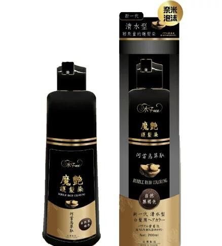 由 nono2149 (刊登 ID 1378664027，圖片 2) 提交，位於 台中市 (Taichung) 的 換物。 魔艷 天然何首烏萃取 新一代清水型 自然黑褐色 護髮染 200ml (類別：美髮清潔與護理)，說明：全新盒裝 保存期限2027年6月27日 原價560元 新一代清水型. 白髮專用 白色泡沫.不易沾染.上色效果佳 無添加重金屬.無添加阿摩尼亞.味道溫和不刺鼻 獨家植萃配方.染出柔順蓬鬆有光澤的髮色 適用白頭髮.毛燥髮.受損髮.布丁頭... 天然何首烏植物萃取的輕劑量護髮染 。