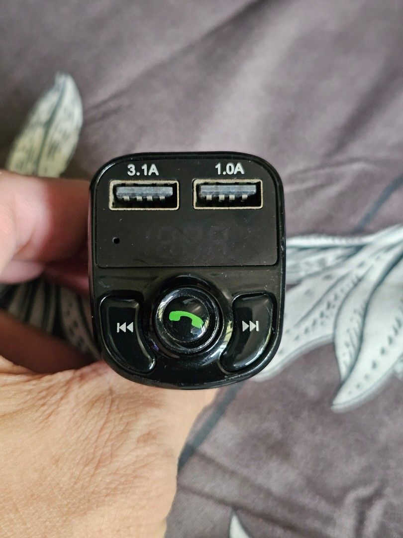 由 st61009 (刊登 ID 1378639795，圖片 1) 提交，位於 台中市 (Taichung) 的 車用 藍牙 FM 播放器 USB充電孔 (類別：汽機車零配件)，說明：功能正常有使用痕跡， 因為使用不到故出售,， 有問題可先聊聊。。