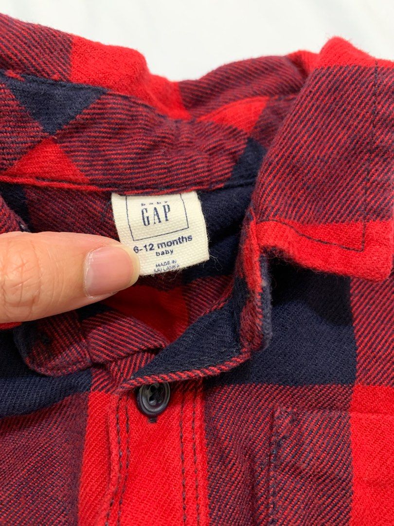 由 rubylin0204 (刊登 ID 1378615436，圖片 3) 提交，位於 台北市 (Taipei) 的 二手 GAP baby 紅格紋襯衫 格子 上衣 帥氣 男寶女寶 尺寸6-12M 售100元 (類別：嬰兒及兒童流行時尚)，說明：二手 GAP baby 紅格紋襯衫 格子 上衣 帥氣 男寶女寶 尺寸6-12M 售100元。