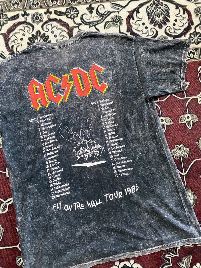ACDC (Category: Tshirts & Polo Shirts) located in Sandakan. Submitted by pizzaastore (Listing ID 1378609243, Image 3). Description: Baju band acdc Condition 8/10 Ada 2 pin hole kecil tapi tidak effect pemakaian Pit21/labuh29.5 .