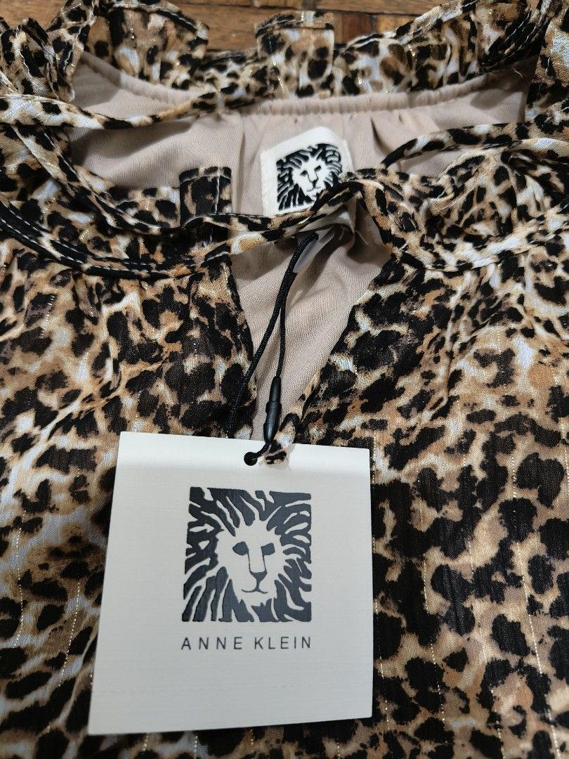 Anne Klein Animal Print Blouse (Category: Blouses) located in Manila. Submitted by pingkaysf (Listing ID 1378585328, Image 2). Description: For Sale : Anne Klein Animal Print Blouse Medium Size Brand New with Tag RFS : Not my style.