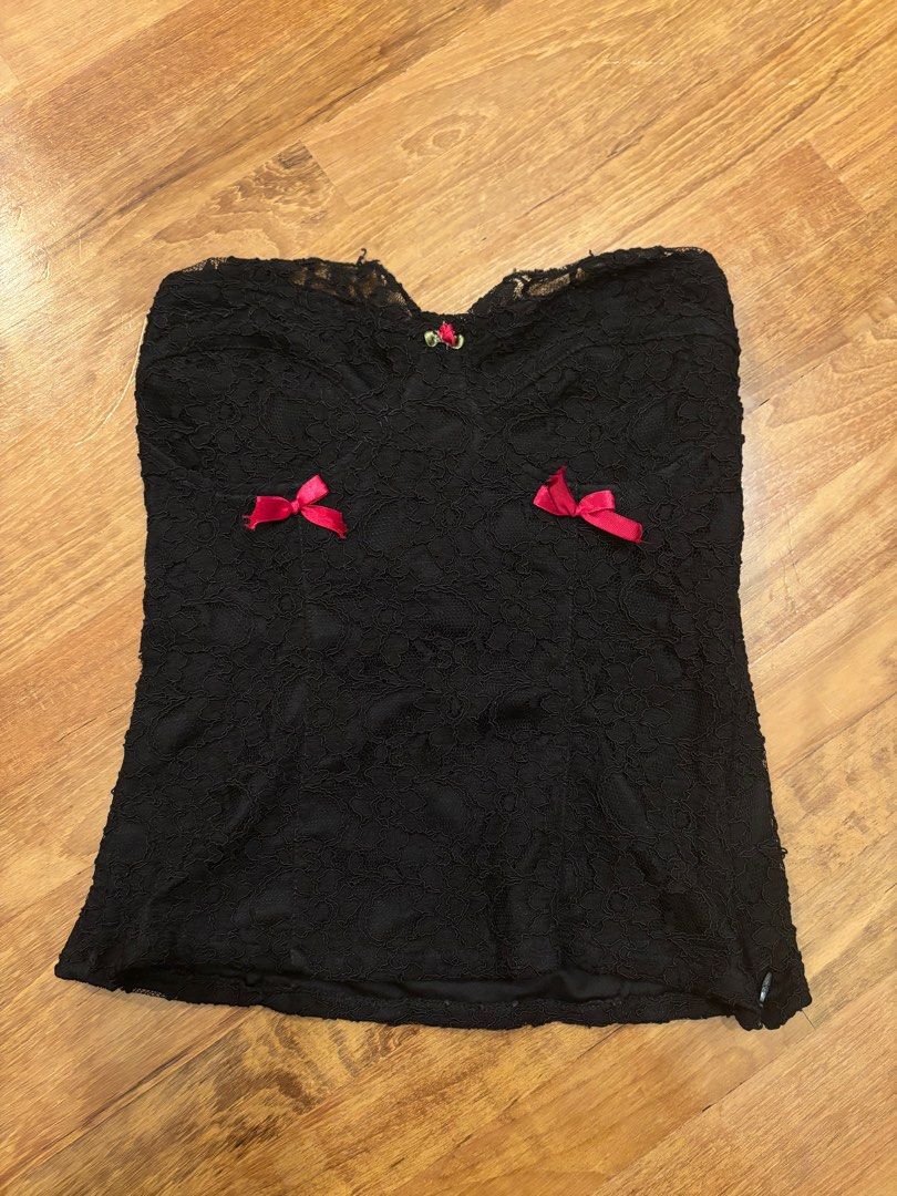 Assorted y2k grunge tube tops (Category: Sleeveless) located in Singapore. Submitted by raev. (Listing ID 1378685183, Image 2). Description: $20 each. Bought from various tele channels for more 💔💔💔 selling coz I cannot fit 😔😔😔 .
