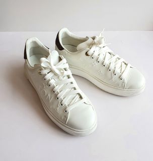 (Category: ) located in . Submitted by luxurydesignerbrands (Listing ID 1378610992, Image 1). Description: .