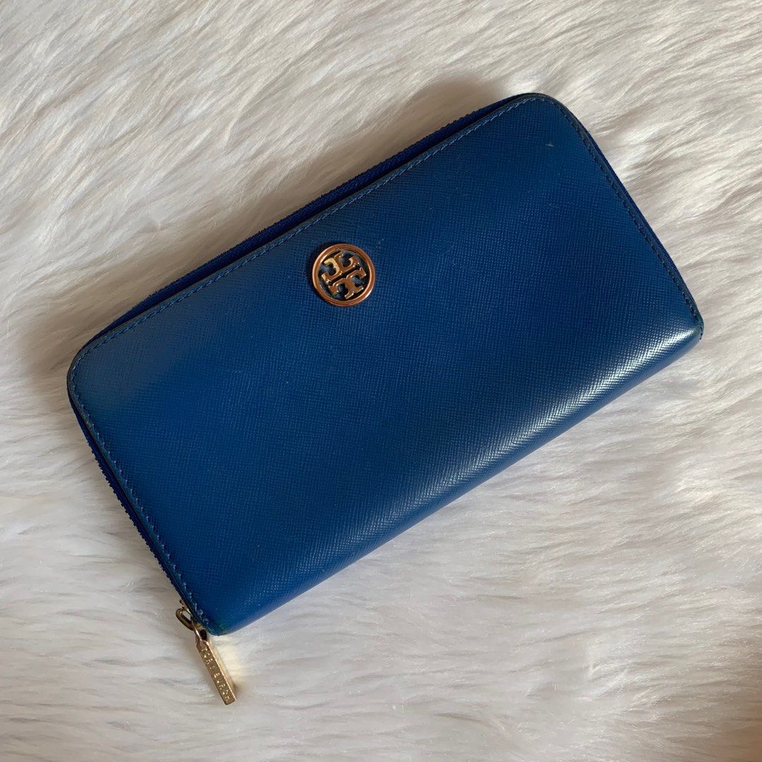 Authentic Preloved Tory Burch Long Wallet (Category: Luxury Bags & Wallets) located in Quezon City. Submitted by tokyoluxestuff2013 (Listing ID 1378619426, Image 2). Description: Preloved Authentic Tory Burch Long Wallet Shipping via LBC/ Grab/ Lalamove Add shipping fee .