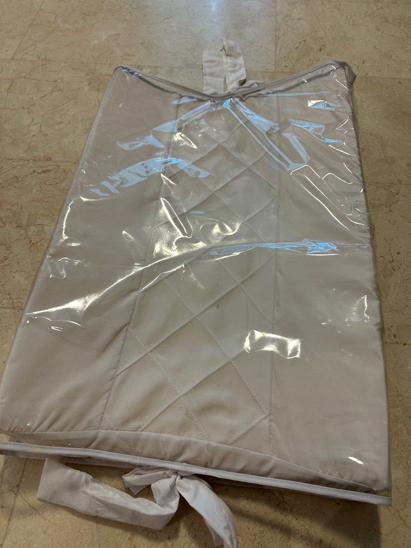 Baby changing pad/ bed (Category: Baby Toiletries & Grooming) located in Singapore. Submitted by artem22302921 (Listing ID 1378642121, Image 2). Description: Baby changing pad with plastic protection. Not using it anymore therefore giving it off free. Please arrange for pick up from Sixth Avenue if interested. .
