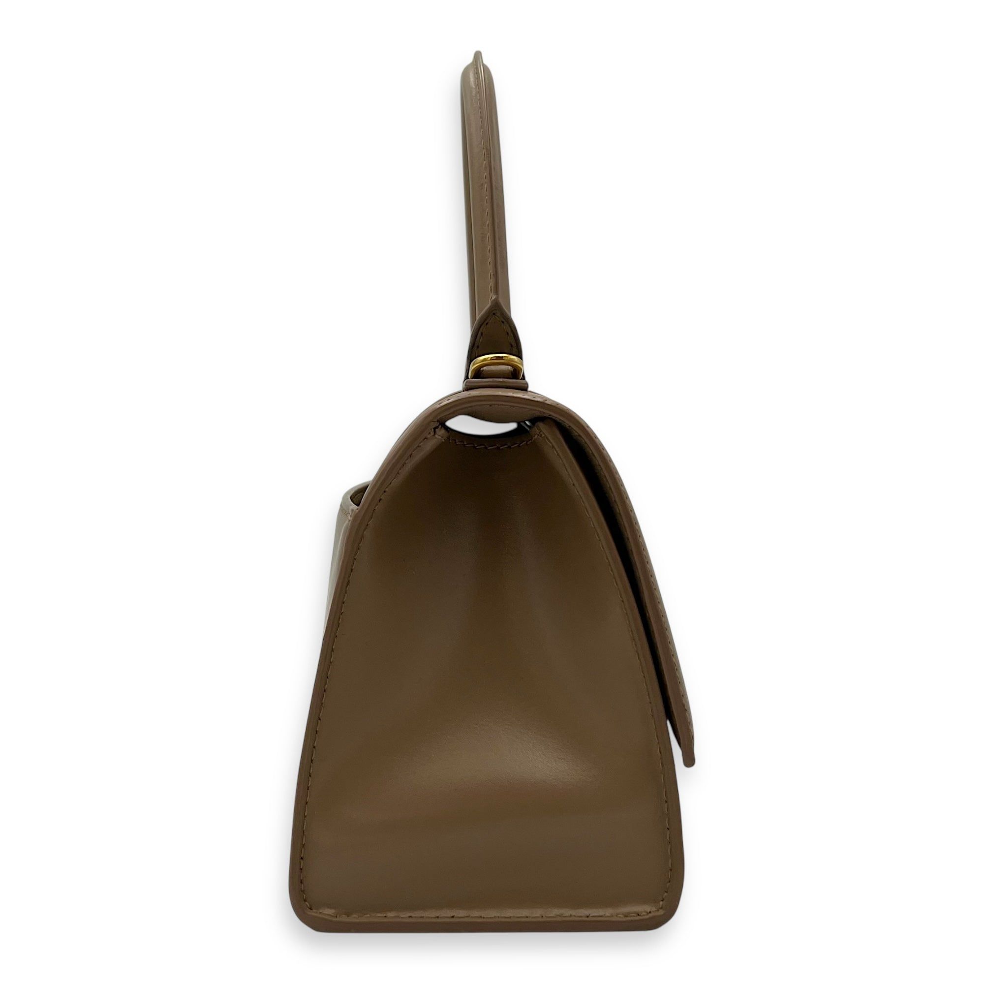 Balenciaga Hourglass Small Beige Top Handle Bag in Calfskin, Gold hardware (Category: Bags & Wallets) located in Singapore. Submitted by carousellluxury (Listing ID 1378629166, Image 3). Description: SKU S2506-006874AN Material Calfskin Size Small Color Beige Hardware Gold Strap Included, detachable and adjustable Dimension (L)22.5cm x (H)15cm x (W)9.5cm Accessories strap Series 593546 9017 U 620318 Circa Est NA Microchipped FALSE PS: Available f