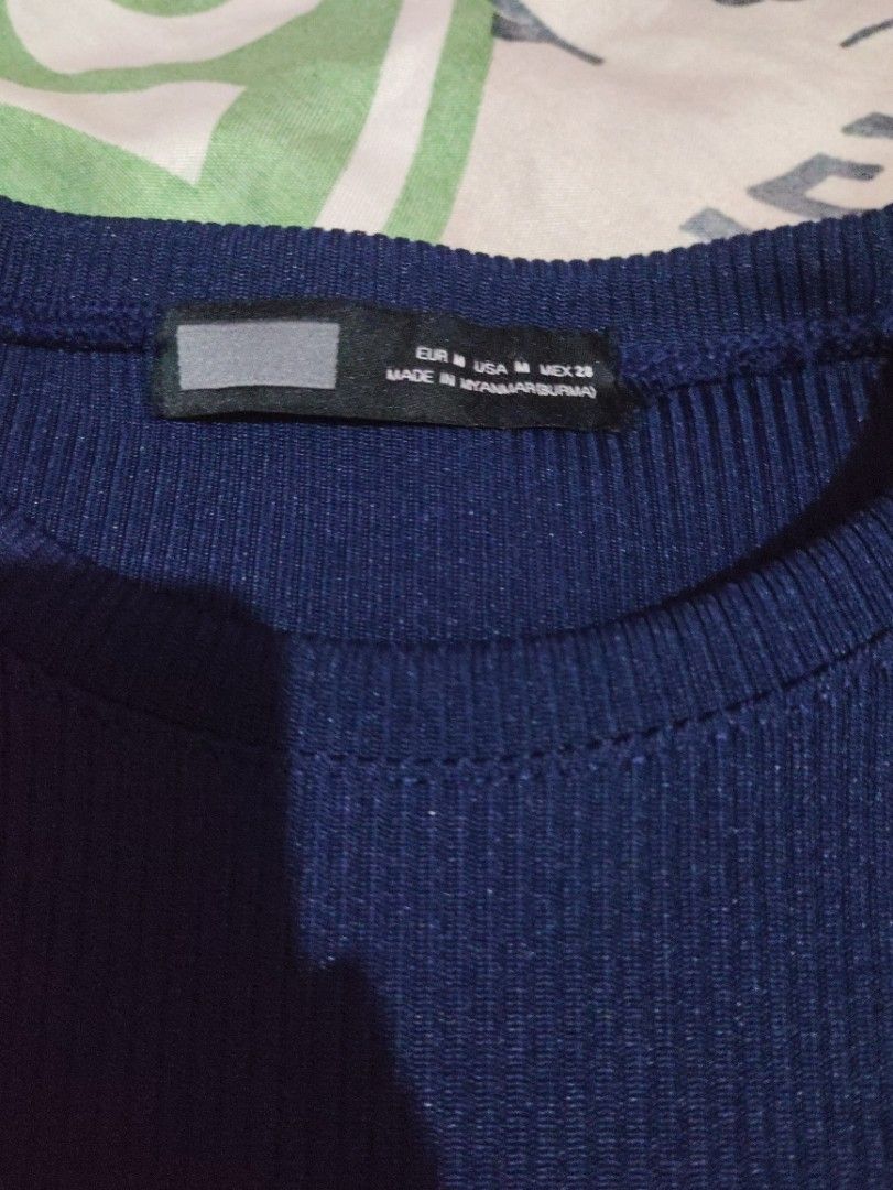 basic top (Category: Shirts) located in Quezon City. Submitted by decluttrph_ (Listing ID 1378571532, Image 2). Description: - may pads sa may shoulder - Qc Area - Gcash only MOP.