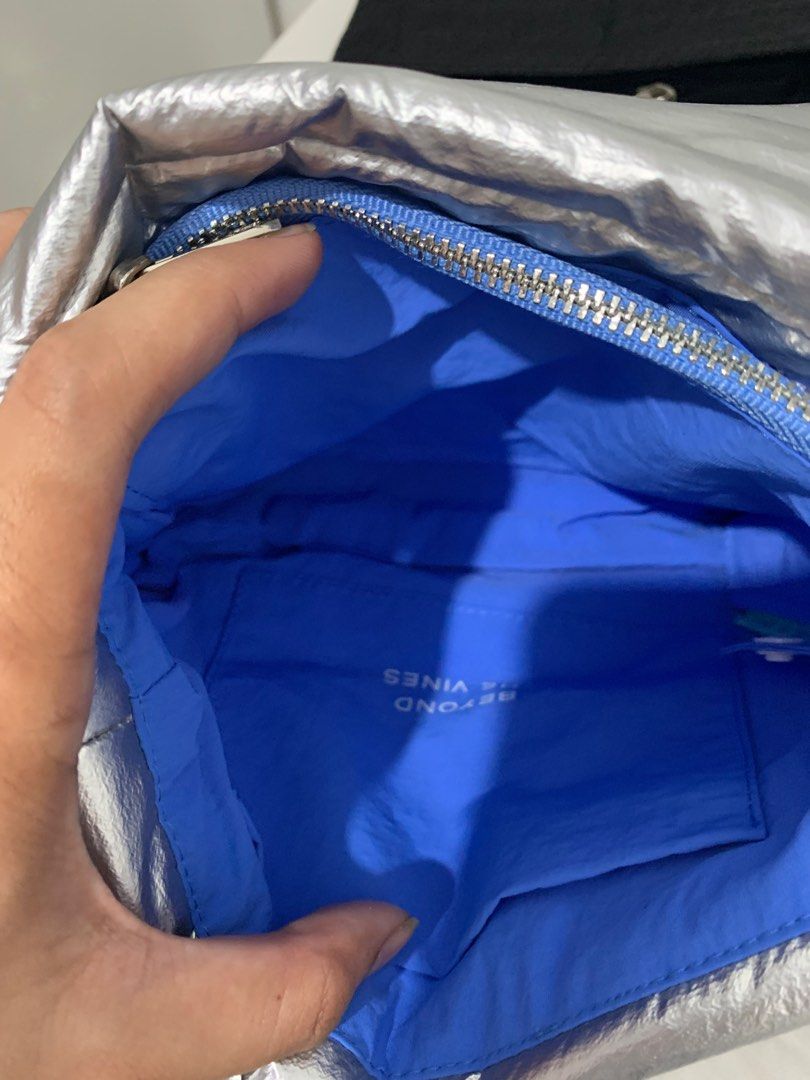 Beyond the Vines Poofy Bag in Silver (Category: Cross-body Bags) located in Manila. Submitted by mdeclutterzzz (Listing ID 1378665988, Image 3). Description: Bought also here on Carousel for 2500 Actual photos posted already .