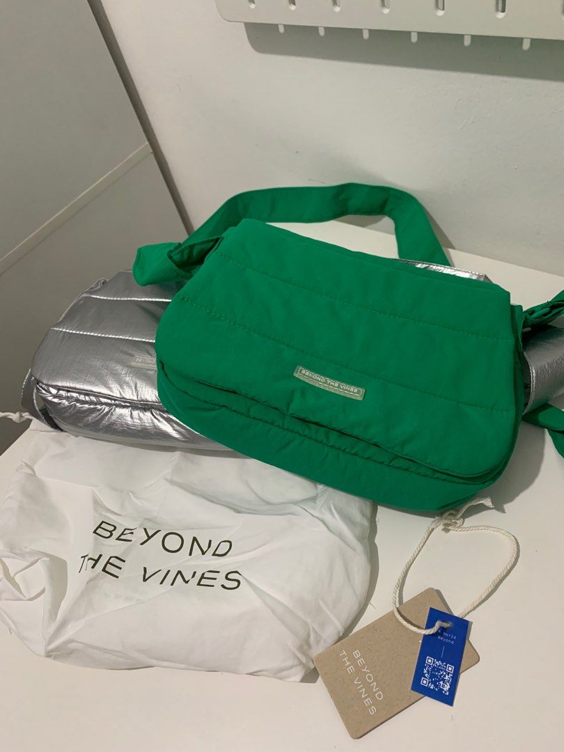 Beyond the Vines Poofy Bag in Silver (Category: Cross-body Bags) located in Manila. Submitted by mdeclutterzzz (Listing ID 1378665988, Image 2). Description: Bought also here on Carousel for 2500 Actual photos posted already .