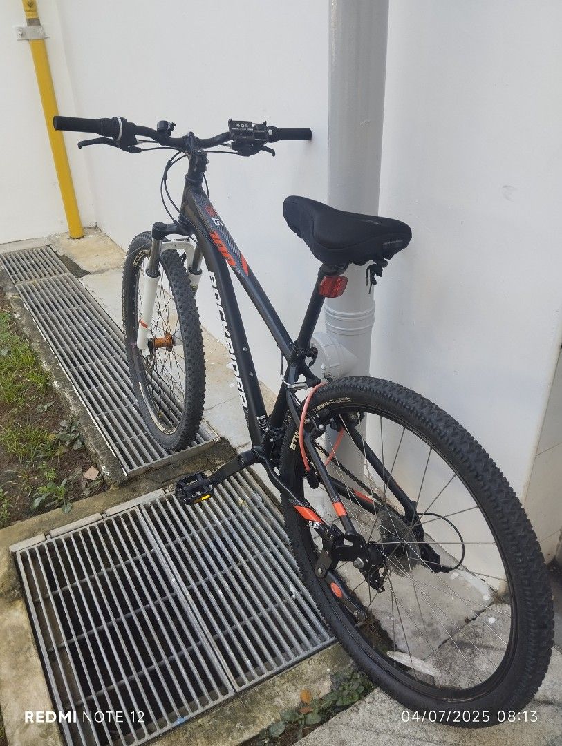 Bicycle (Category: Bicycles) located in Singapore. Submitted by shafayeti868791 (Listing ID 1378557944, Image 2). Description: 27.M size very good.
