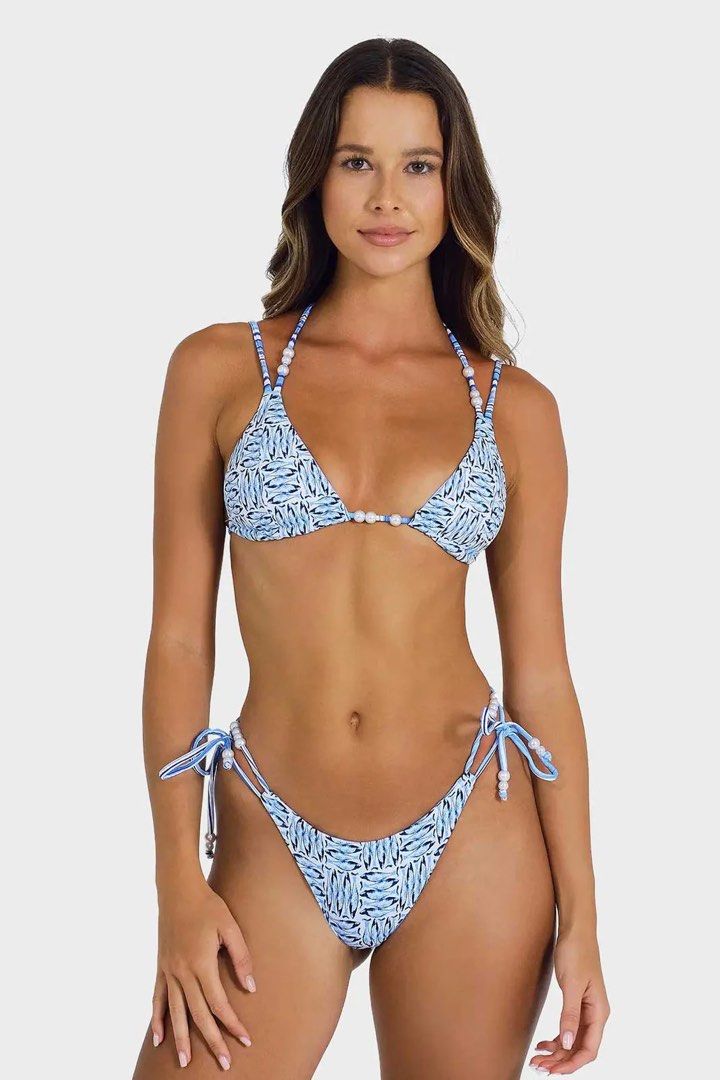 Blackbough Il Pesce Vera Double Strap Top (Category: Activewear) located in Davao. Submitted by notsiobs (Listing ID 1378610602, Image 2). Description: Never worn with tags Doesn’t fit me :( .