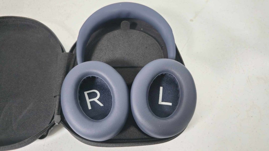 Bose NC700 Noise Cancellation (Category: Headphones & Headsets) located in Rizal. Submitted by joan5505 (Listing ID 1378649465, Image 3). Description: Bose NC700 Noise Cancellation Australian mall pull out Good condition Good working condition Minimal scratch.