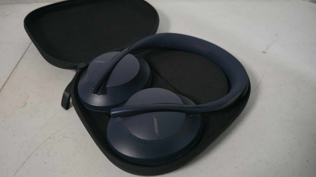 Bose NC700 Noise Cancellation (Category: Headphones & Headsets) located in Taytay. Submitted by mikz_1303 (Listing ID 1378652369, Image 3). Description: Bose NC700 Noise Cancellation Australian mall pull out Good condition Good working condition Minimal scratch 8.5k.