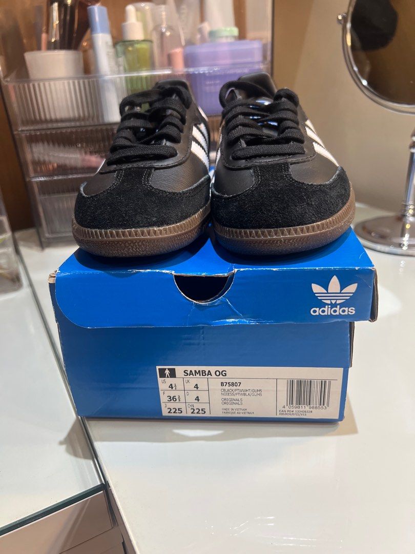 BRAND NEW! Adidas Samba (Category: Sneakers) located in Quezon City. Submitted by declutteringella (Listing ID 1378647507, Image 2). Description: bought from japan brand new Rfs: wrong size us 6 ladies.