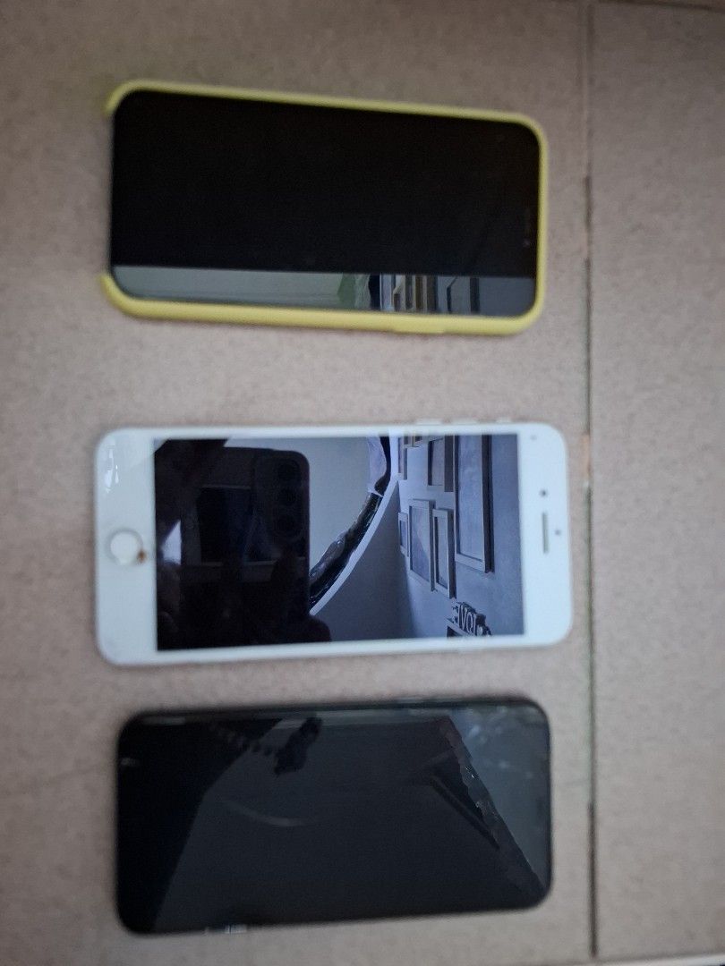 BROKEN PHONES (Category: iPhone X Series) located in Orion. Submitted by joyjoeris (Listing ID 1378589575, Image 1). Description: Offers are entertained.