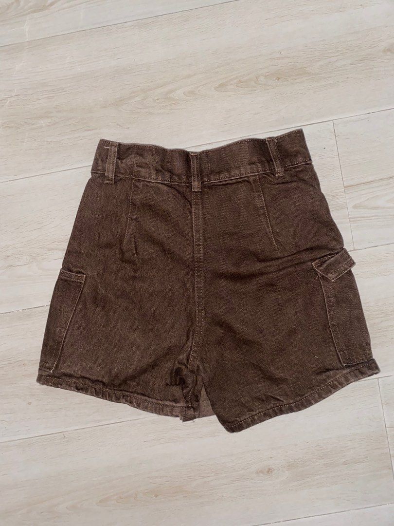 Brown Cargo Skort (Category: Shorts) located in Cavite. Submitted by bbbb444 (Listing ID 1378617312, Image 2). Description: NO WHEN WORN the wrap around in the front does not come off dm for more info .