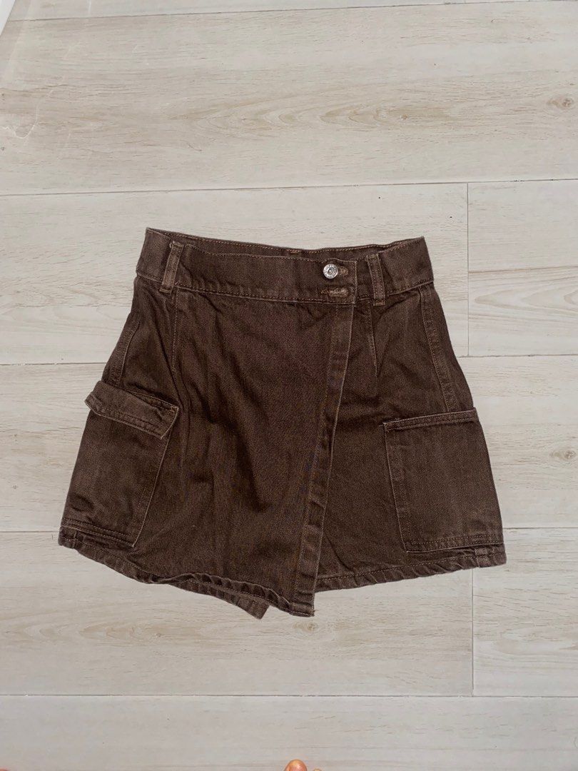 Brown Cargo Skort (Category: Shorts) located in Cavite. Submitted by bbbb444 (Listing ID 1378617312, Image 1). Description: NO WHEN WORN the wrap around in the front does not come off dm for more info .