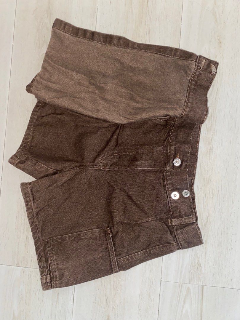 Brown Cargo Skort (Category: Shorts) located in Cavite. Submitted by bbbb444 (Listing ID 1378617312, Image 3). Description: NO WHEN WORN the wrap around in the front does not come off dm for more info .