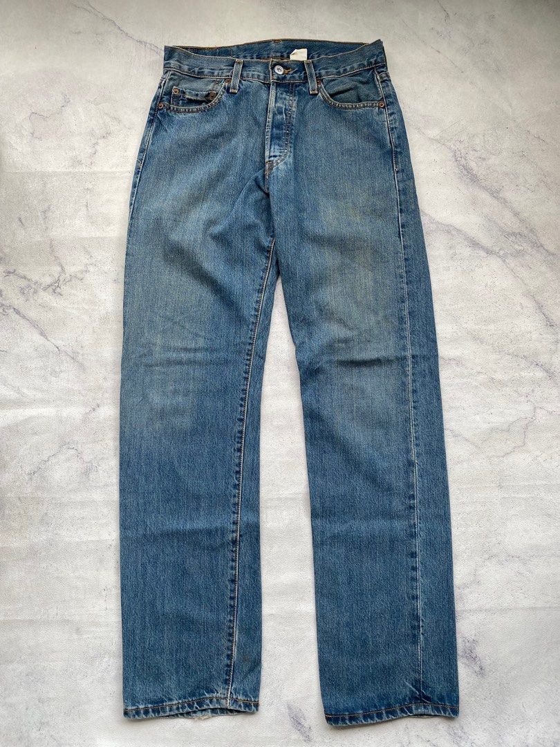 Celana Jeans Levi's 501, Fesyen Pria, Pakaian Bawahan di Carousell