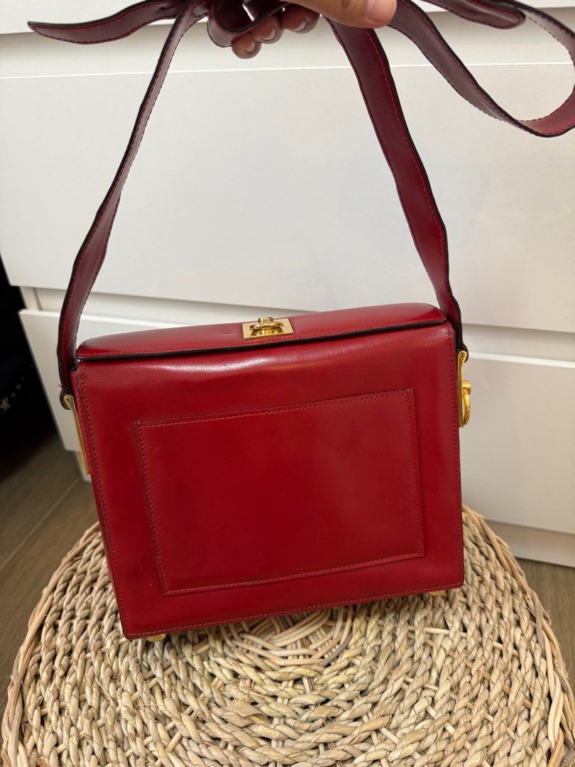 CELINE VINTAGE BOX BAG (Category: Luxury Bags & Wallets) located in San Pedro. Submitted by chrizzellebernardino (Listing ID 1378614762, Image 3). Description: ‼️SUPER SALE‼️ 100% guaranteed authentic Has flaws No other inclusions.