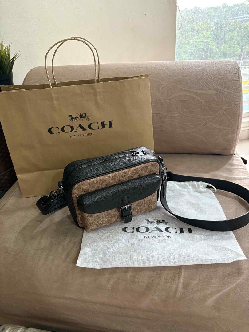 Coach Charter Crossbody Bag (Category: Bags & Wallets) located in Singapore. Submitted by letterstoallysa (Listing ID 1378573080, Image 2). Description: RFS: Decluttering :) Condition: 10/10 looks like brand new, no flaws, handled with care - you can check first before buying Meet up: Khatib/Yio Chu Kang/Novena MRT or arrange door to door delivery.