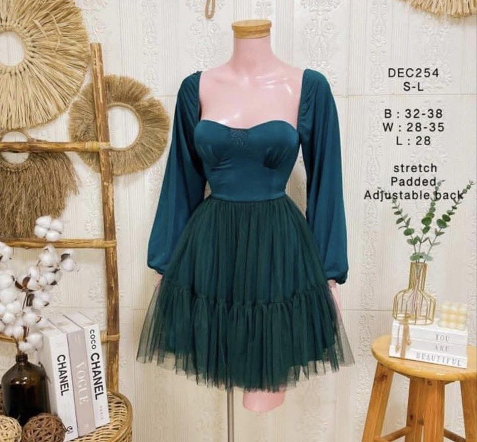 Cocktail Dress Green (Category: Dresses) located in Binan City. Submitted by twtee (Listing ID 1378564238, Image 1). Description: Preloved. .