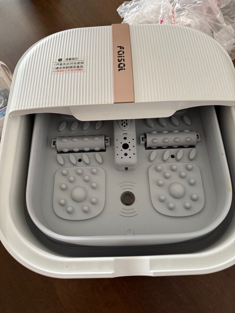 Foisit Foot Massager - Brand New (Category: Massage Devices) located in Singapore. Submitted by perfect_gud (Listing ID 1378572093, Image 3). Description: Brand new Foisit foot massager. Features a foldable design for easy storage. Includes rollers and massage nodes for a relaxing foot massage. .