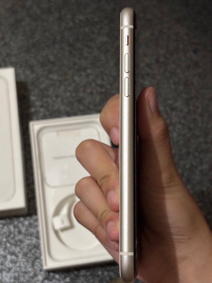 FS: IPHONE 11 (Category: iPhone 11 Series) located in Santa Rosa. Submitted by tiellsea (Listing ID 1378563941, Image 3). Description: 📍FOR SALE: IPHONE 11 🧷 64 GB 🧷 openline 🧷74% battery 🧷With box (same serial no#) all original parts, never opened, all buttons working, all features working (face id, true tone) 📌 first owner and not from buy and sell (bought from actual store last Dec 2022) ⚡️open for meet up within nuvali, glorietta ISSUE: