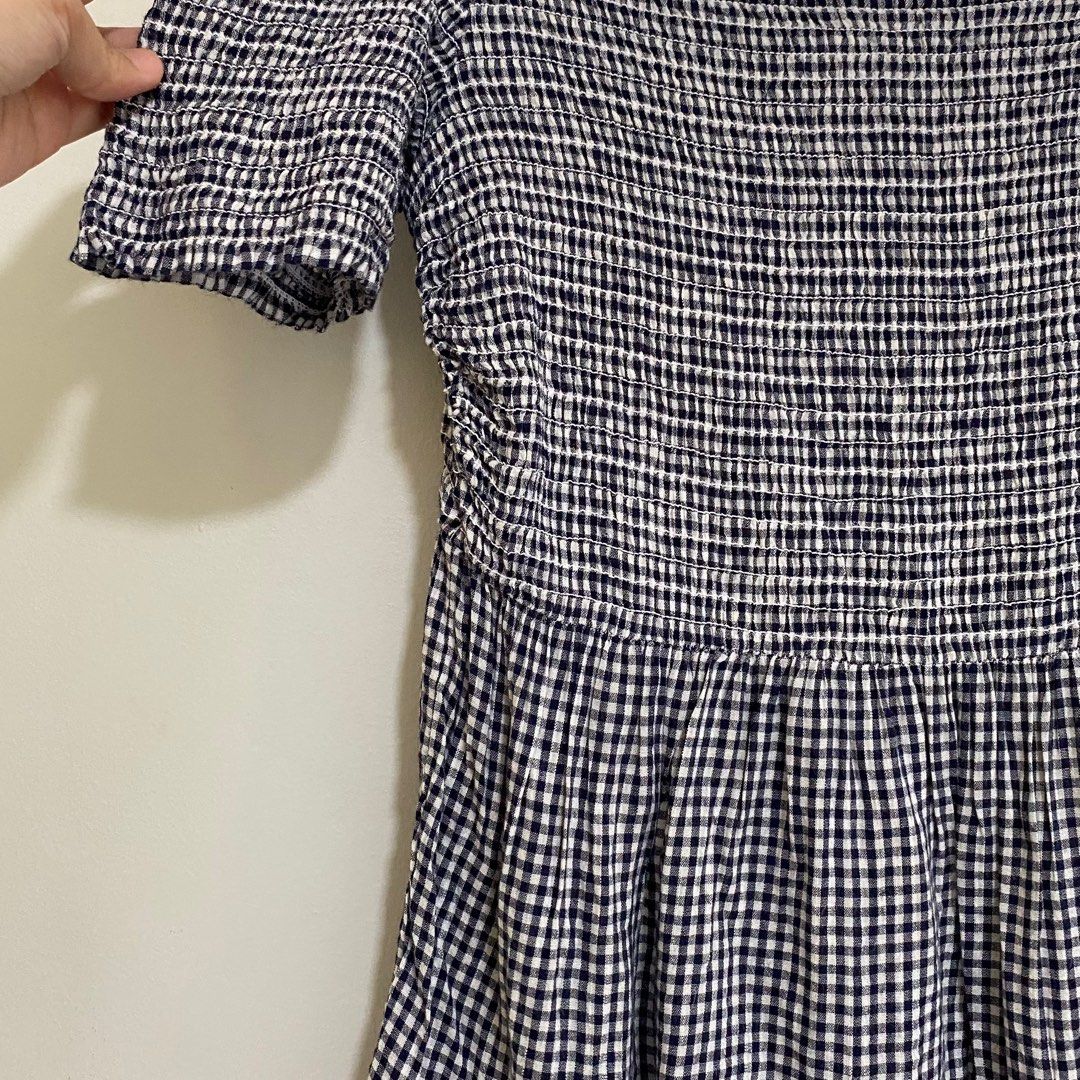 GAP Gingham top (Category: Others Tops) located in Cebu City. Submitted by elainedmd (Listing ID 1378614262, Image 2). Description: In very good condition, presko to wear! Size: S-M First to pay basis 📌 Last price posted 📌 Cebu City .