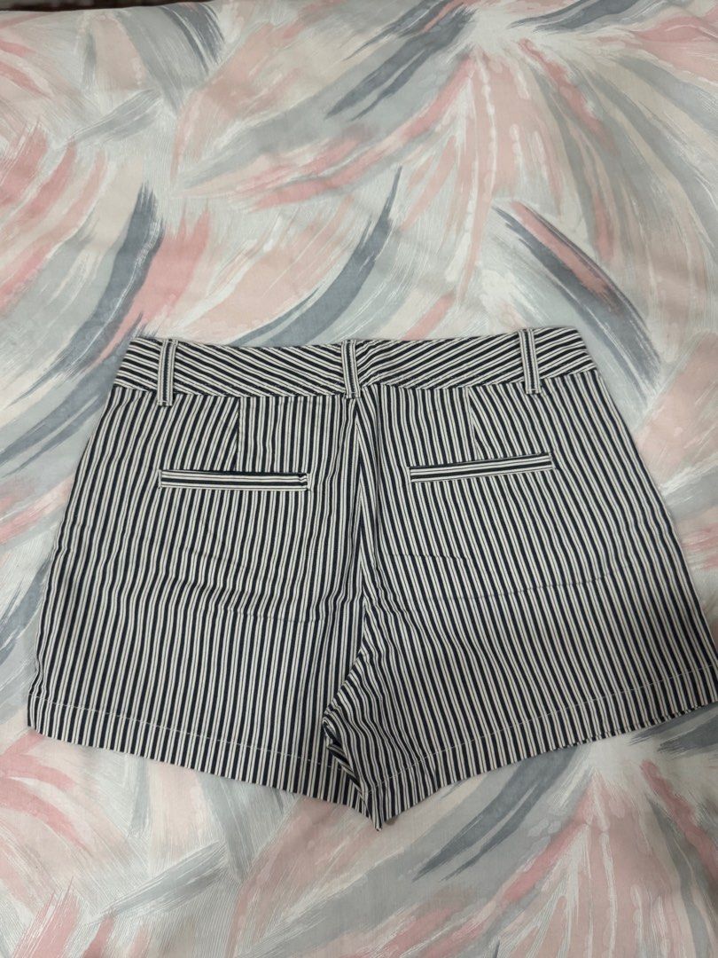 Gap stripe city short (Category: Shorts) located in Davao. Submitted by kitdlr (Listing ID 1378668249, Image 2). Description: .