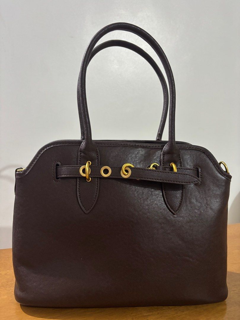 Genuine Leather Bag w crossbody strap (Category: Cross-body Bags) located in Marikina City. Submitted by cessyr (Listing ID 1378551774, Image 2). Description: .