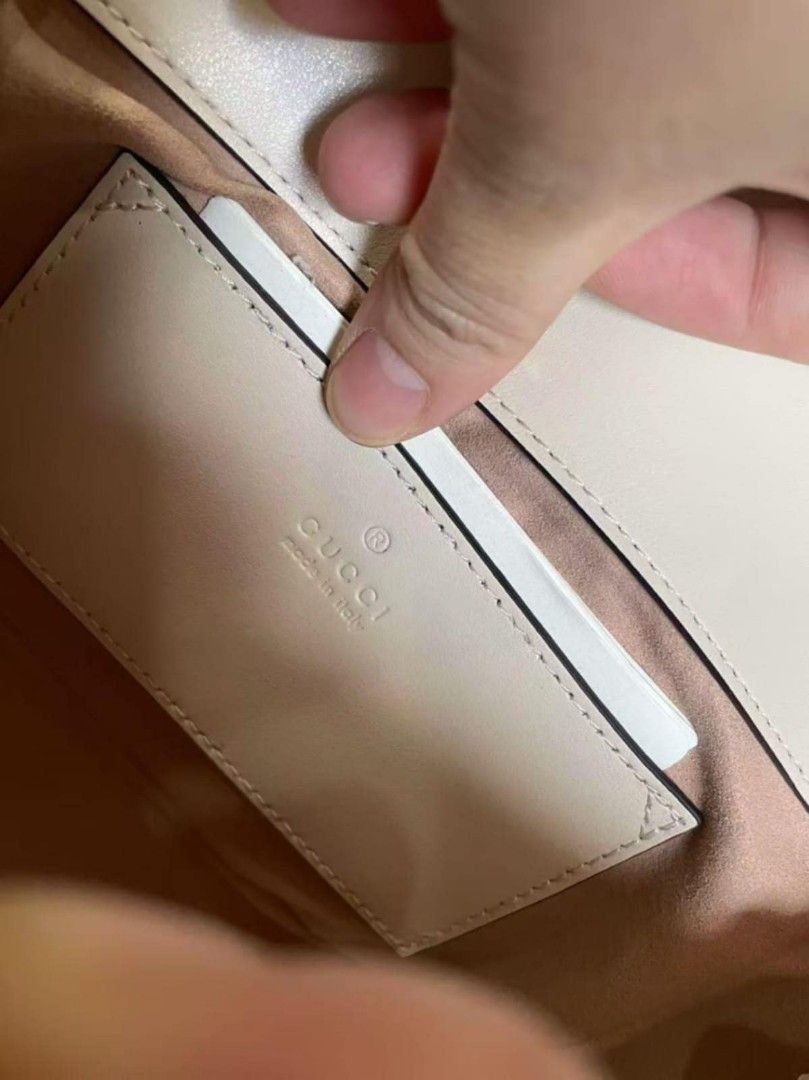 Gucci Marmont (Category: Luxury Bags & Wallets) located in Manila. Submitted by cattocatto (Listing ID 1378618837, Image 3). Description: selling my mama's gucci purse! new condition, displayed lang since purchased day. rfs: need funds.