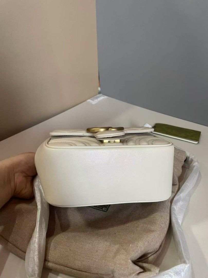 Gucci Marmont (Category: Luxury Bags & Wallets) located in Manila. Submitted by cattocatto (Listing ID 1378618837, Image 2). Description: selling my mama's gucci purse! new condition, displayed lang since purchased day. rfs: need funds.