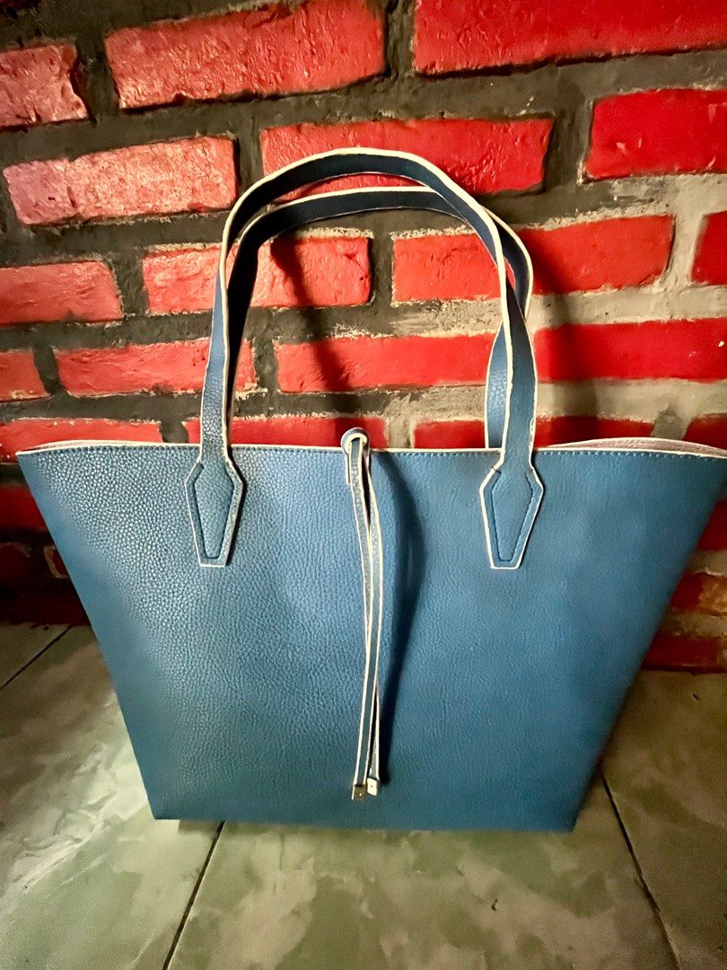 GUESS Bobbi Inside out Capri Multi Vg642236 Tote Reversible Bag