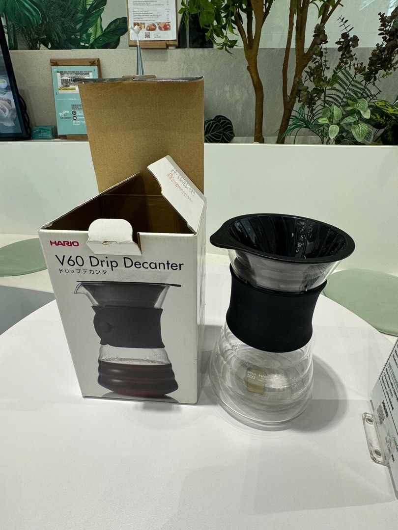 Hario V60 Drip Decanter （分類：咖啡機及咖啡壺）位於 Hong Kong。 由 willyfragrance 提交（商品編號 1378631820，圖片 1）。簡介： 全新冇用過 買多可以平。