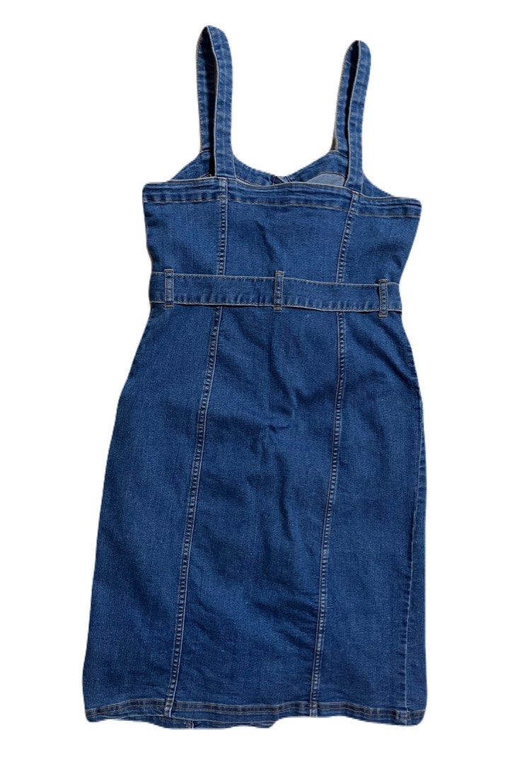 H&M Denim Jumper Dress (Category: Dresses) located in Paranaque City. Submitted by from_opal (Listing ID 1378666931, Image 2). Description: - used once - rfs: doesn’t fit anymore.