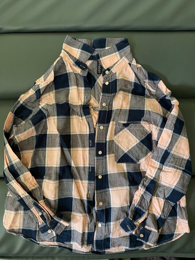 H&M plaid long shirt (Category: Longsleeves) located in Manila. Submitted by pauleans_web (Listing ID 1378557354, Image 1). Description: 🧸 H&M plaid long shirt ⤷ ₱350 - medium .