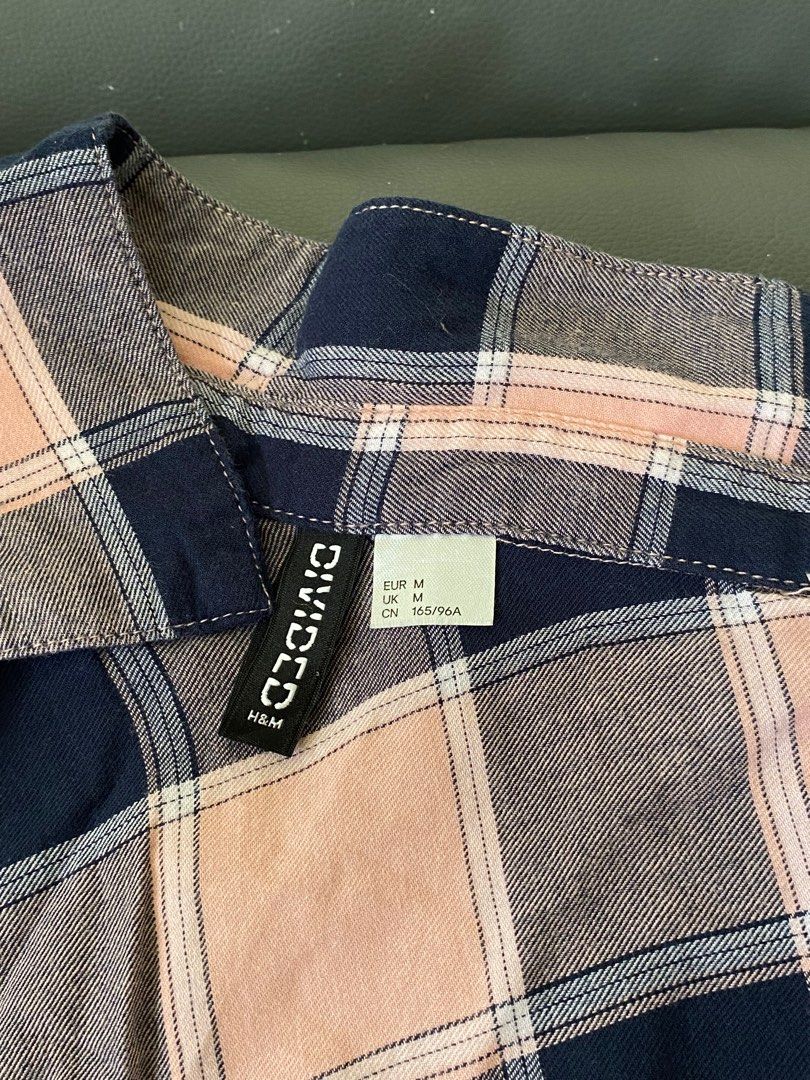 H&M plaid long shirt (Category: Longsleeves) located in Manila. Submitted by pauleans_web (Listing ID 1378557354, Image 3). Description: 🧸 H&M plaid long shirt ⤷ ₱350 - medium .