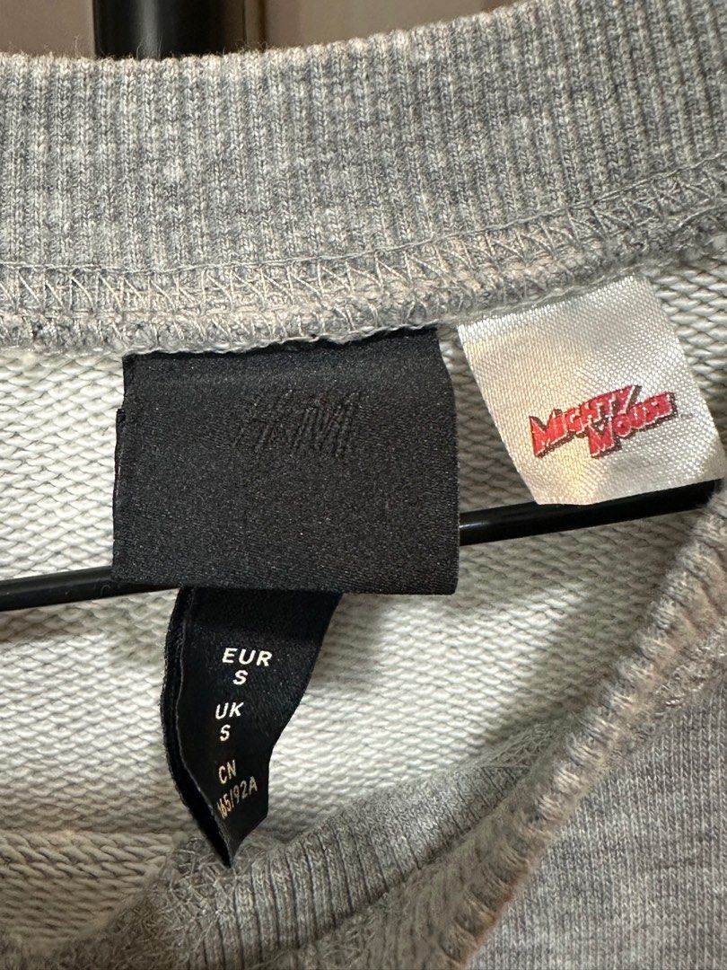H&M Sweat Shirt (Category: Coats, Jackets and Outerwear) located in Quezon City. Submitted by cesssl (Listing ID 1378602456, Image 2). Description: Color - Gray Used it once.
