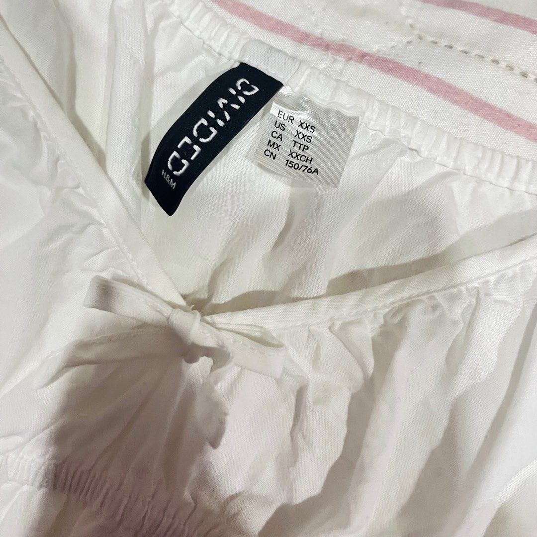 H&M white coquette puff sleeve top (Category: Blouses) located in Caloocan City. Submitted by eepysnoopy (Listing ID 1378635304, Image 2). Description: - only used this once or twice - size xxs but the top is stretchy naman kaya s-m can fit rin - bought this for 900 .