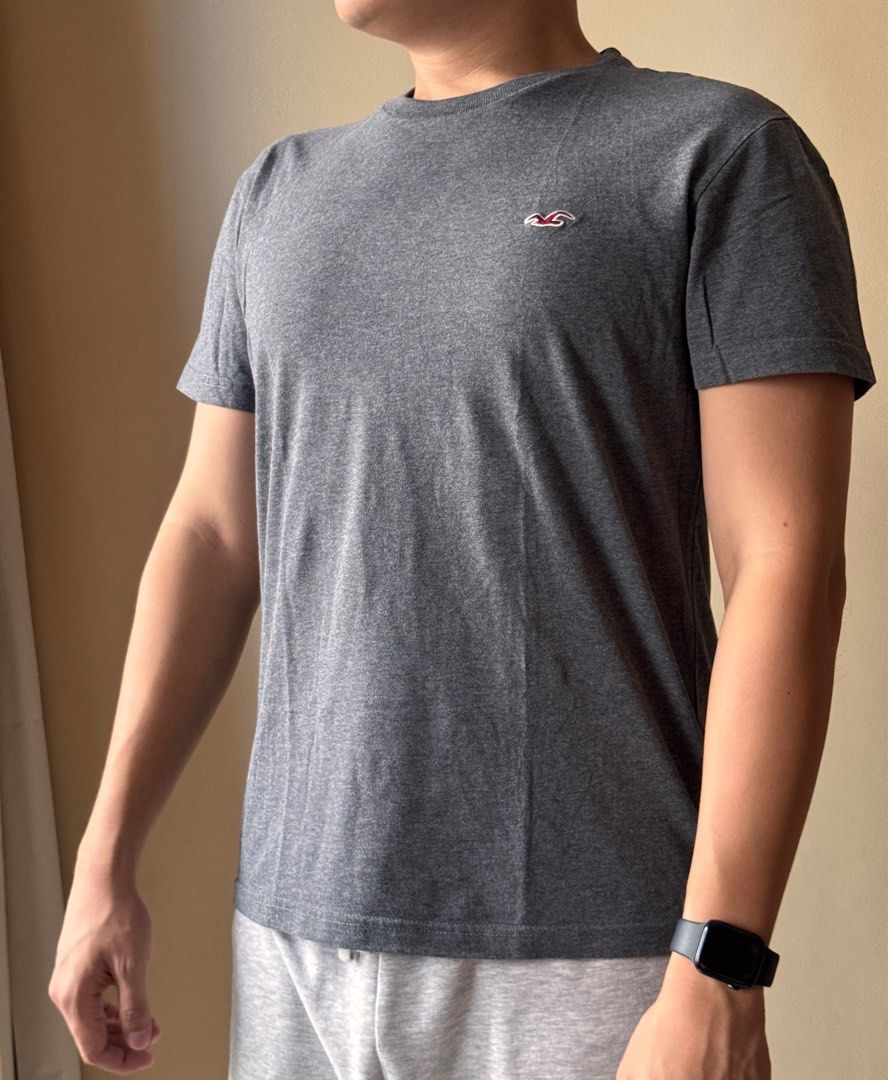 Hollister Grey Shirt Large (Category: Tshirts & Polo Shirts ) located in Quezon City. Submitted by raymond3621 (Listing ID 1378655818, Image 1). Description: Fits Medium to Large.