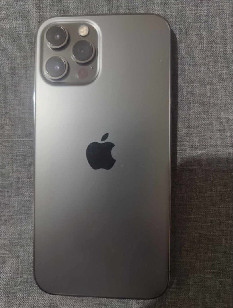 Iphone 12 promax 128gb graphite (Category: iPhone 12 Series) located in Lipa City. Submitted by yenscloset (Listing ID 1378680283, Image 2). Description: Still in good working condition all working fine Battery 73% Im not using this phone anymore since I have a new phone What you see is what you get.
