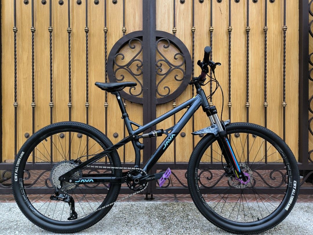 Java Furia Fullsuspension 27.5/L (Category: Bicycles) located in Quezon City. Submitted by negrosyante (Listing ID 1378551893, Image 1). Description: Worth 48,500 All Stock + Upgrades Now selling❗ 33,000k Negotiable 👏 Makinis mga boss, no hidden issues. Tawaran mo ng sagad at pag usapan natin 🫡 Java Furia Fullsuspension Frame 27.5/L (READY FOR 29ER TIRES)/ MALAKI PA CLEARANCE HLT 100 Rear Shock Tektro Hydraulic Brakeset DECAF Seatpost/ Saddle D