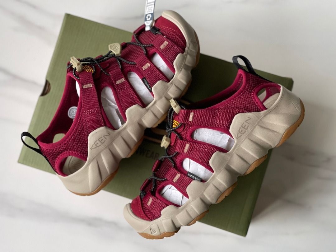 KEEN NEWPORT outdoor sandals and river trekking shoes for men and women, burgundy (Category: Sandals) located in Singapore. Submitted by asingaporecity (Listing ID 1378620637, Image 3). Description: 36 37 38 39 40 41 42 43 44.