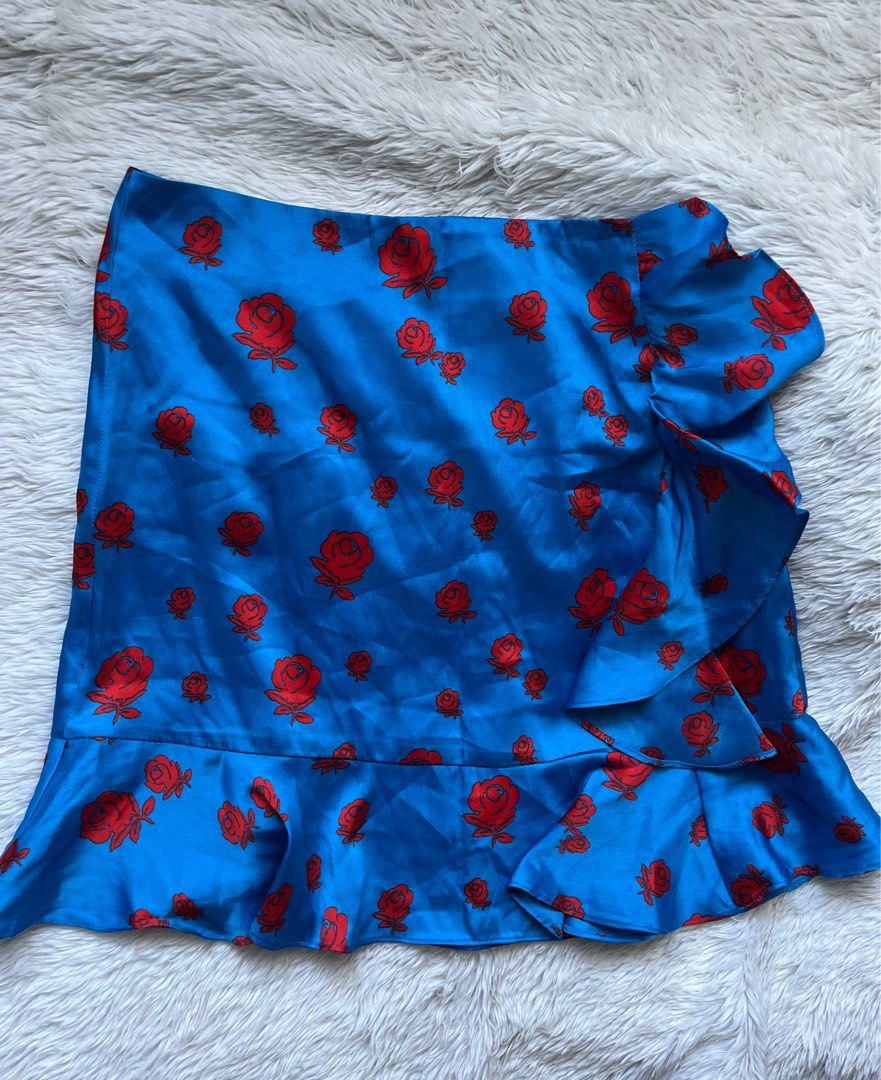 Kenzo Paris Silk Skirt (Category: Luxury Apparel) located in Cebu City. Submitted by styleoptions (Listing ID 1378643835, Image 1). Description: Used few times only Stuck in closet Super nice and elegant Steal price Size: EU34 (Small).