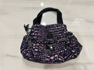 由 333ynn (刊登 ID 1378651467，圖片 1) 提交，位於 的 (類別：)，說明：。