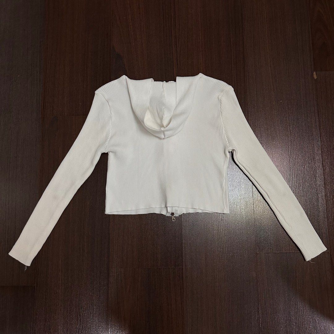 Korean Longsleeve Two-way Zip Cardigan (Category: Longsleeves) located in Manila. Submitted by onlyprelovedlies (Listing ID 1378718054, Image 2). Description: - thrifted from korea, very korean style - cropped vibe and perfect for ph weather - hoodie is just a style! has 2 zippers (can be half zipped or all the way).
